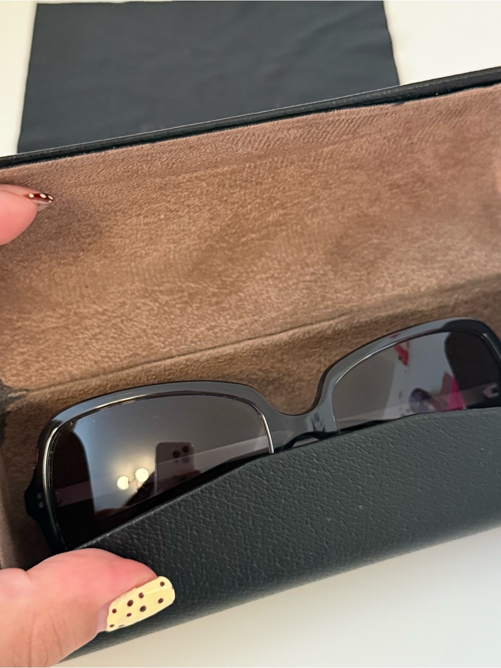 Burberry Sunglasses - Picture 14 of 14